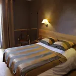 Restaurant Du Barrez Logis ホテル 3*