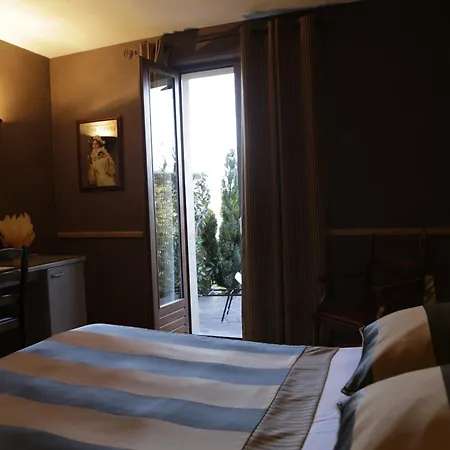 Logis Du Barrez Hotel