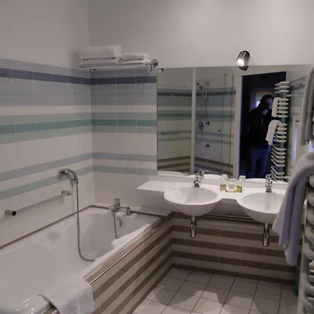 Restaurant Du Barrez Logis 뮈르드바레즈